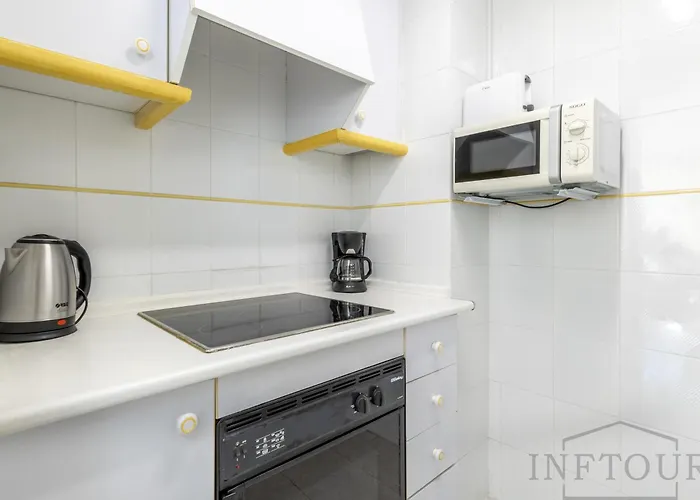 Апартаменти Inftour Apolo Vii